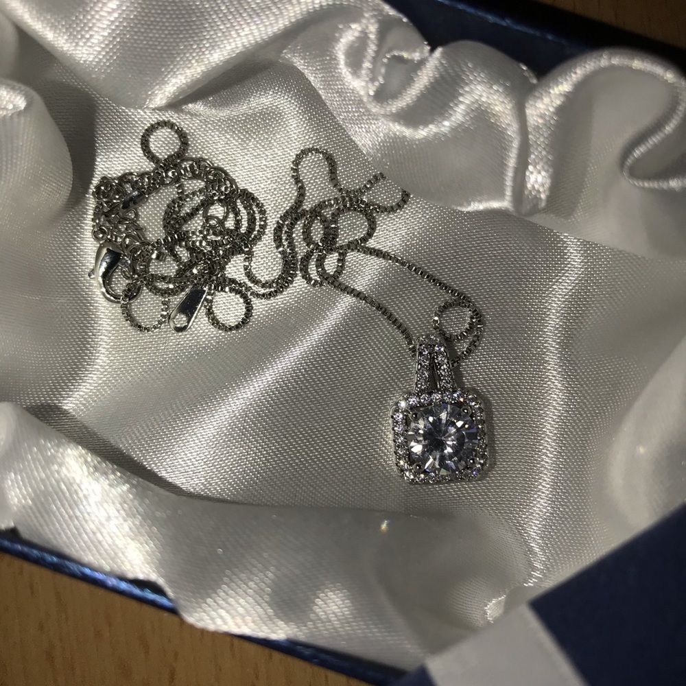 White cubic zirconia necklace - Picture 8 of 8